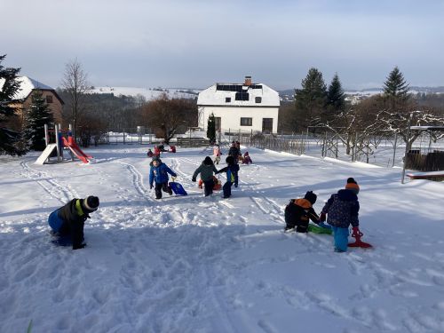 Fotoalbum Sněhohrátky v lednu, návštěva z knihovny.