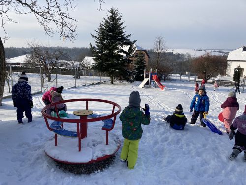 Fotoalbum Sněhohrátky v lednu, návštěva z knihovny.